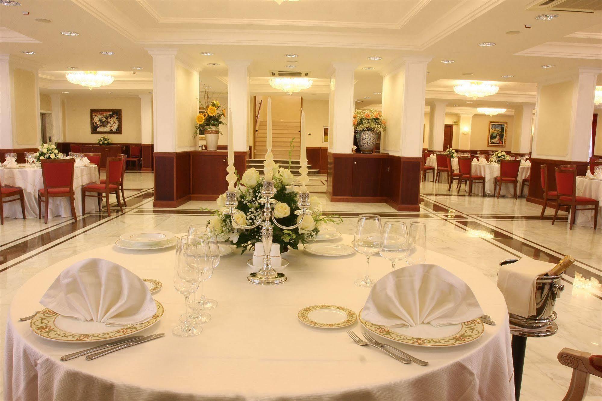 Hotel Ristorante Rossemi Сан-Джованні-Ротондо Екстер'єр фото