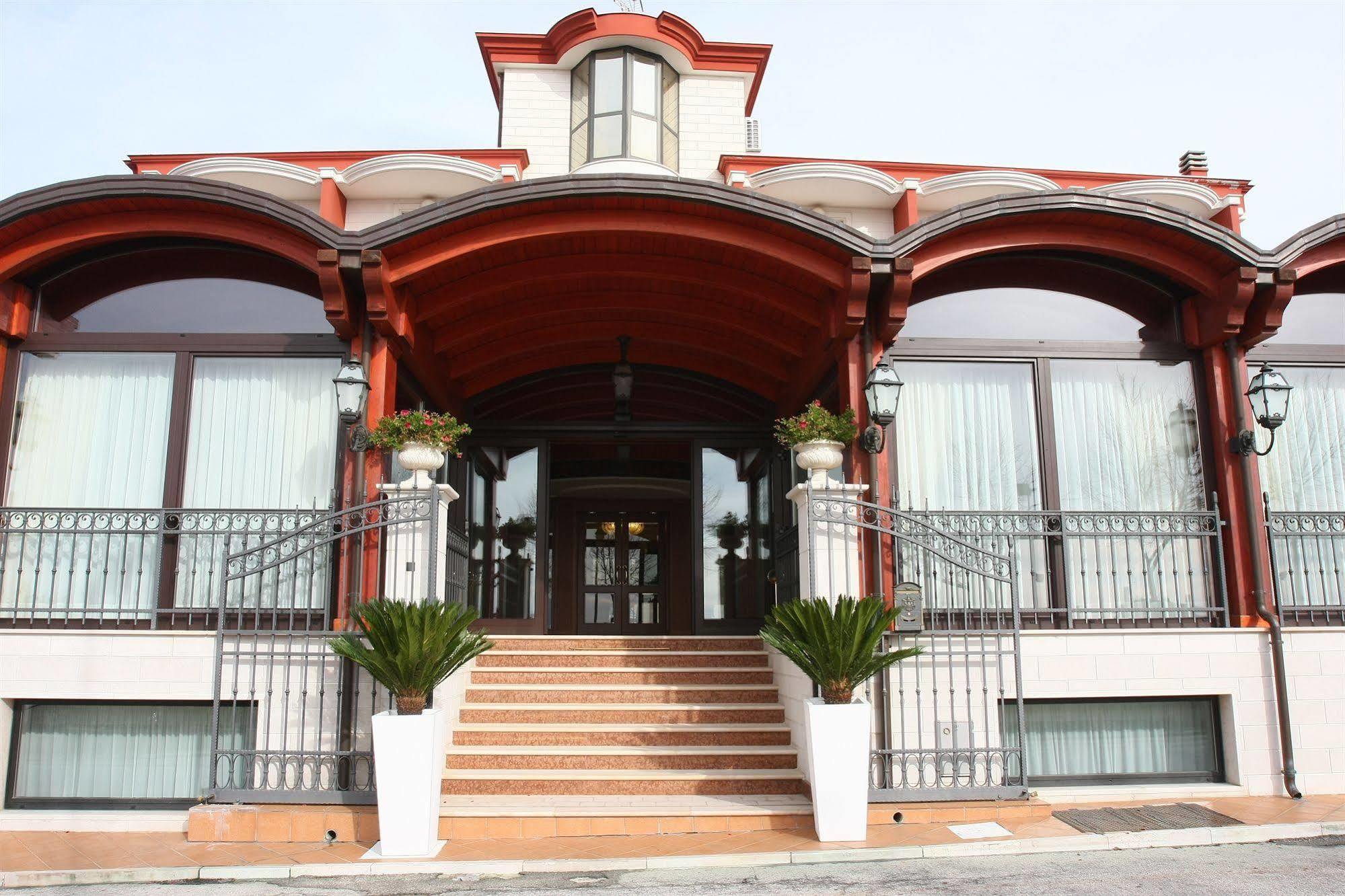 Hotel Ristorante Rossemi Сан-Джованні-Ротондо Екстер'єр фото